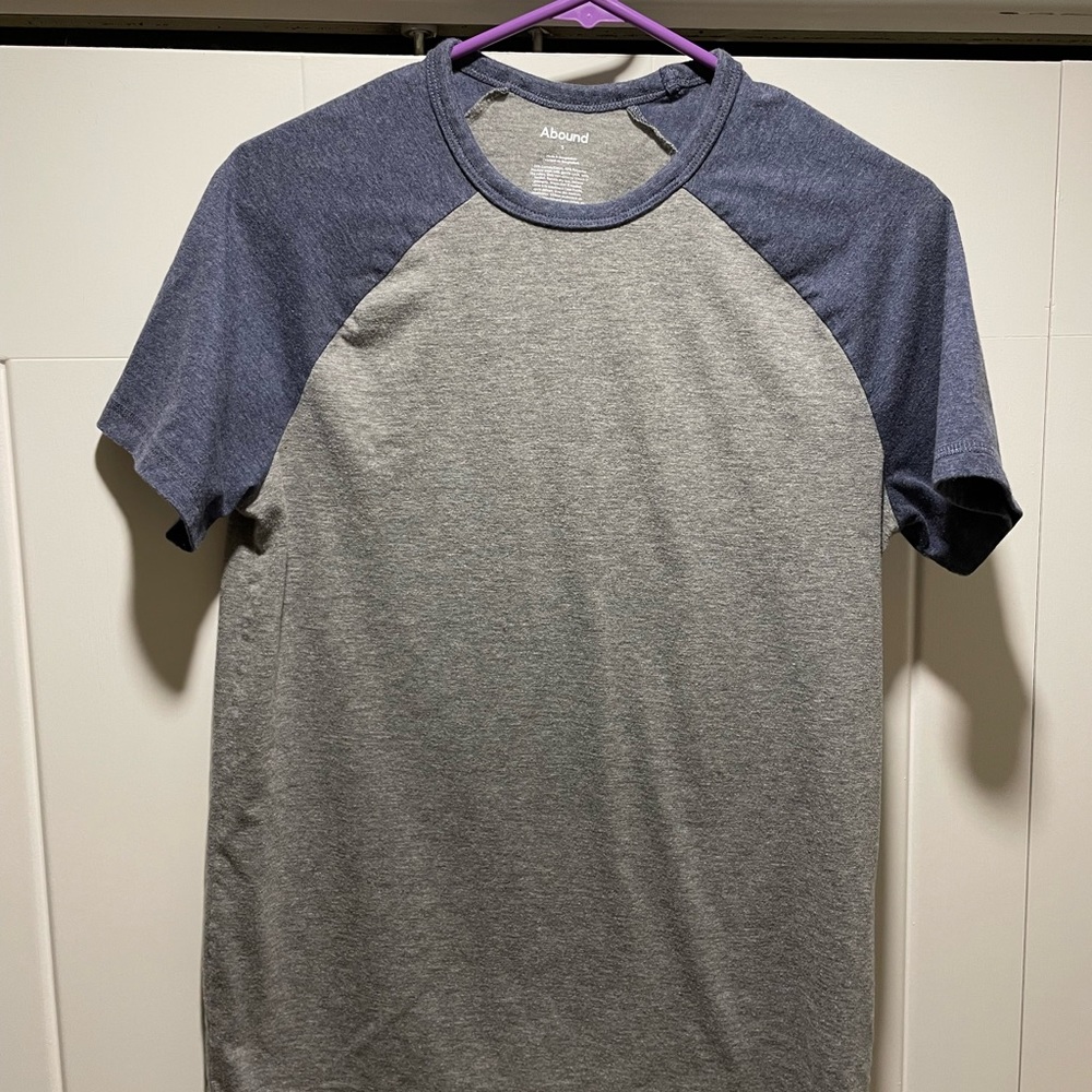 Abound short sleeve raglan shirt, men’s small